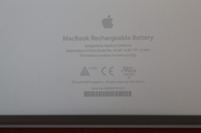Pin MacBook MB403